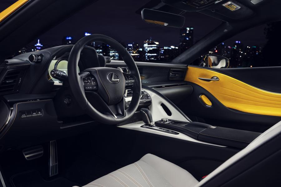 Интерьер Lexus LC500 Inspiration Series (Flare Yellow) 2019 года  (NA) (фото 5 из 40)